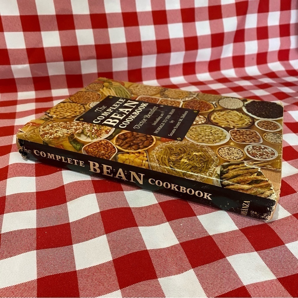 Vintage 1967 The Complete BEAN Cookbook by Victor Bennett Hardcover w Dustjacket - Picture 2 of 11